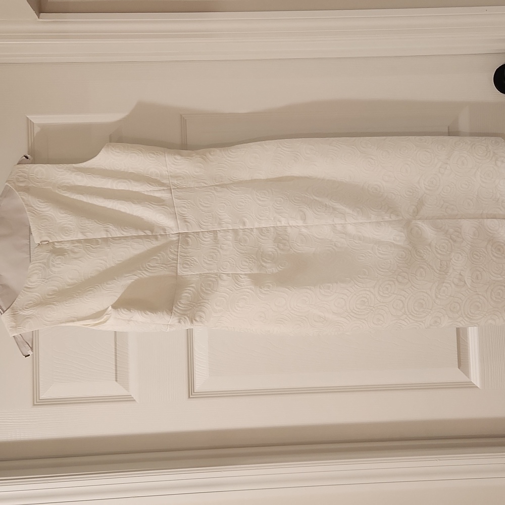 Elegant White Women's Jacket and Shift Set - Picture 6 of 8